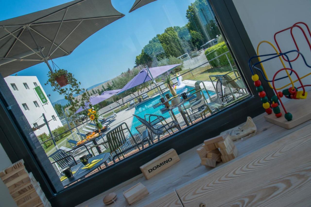 Ibis Styles Pertuis Portes Du Luberon Екстериор снимка