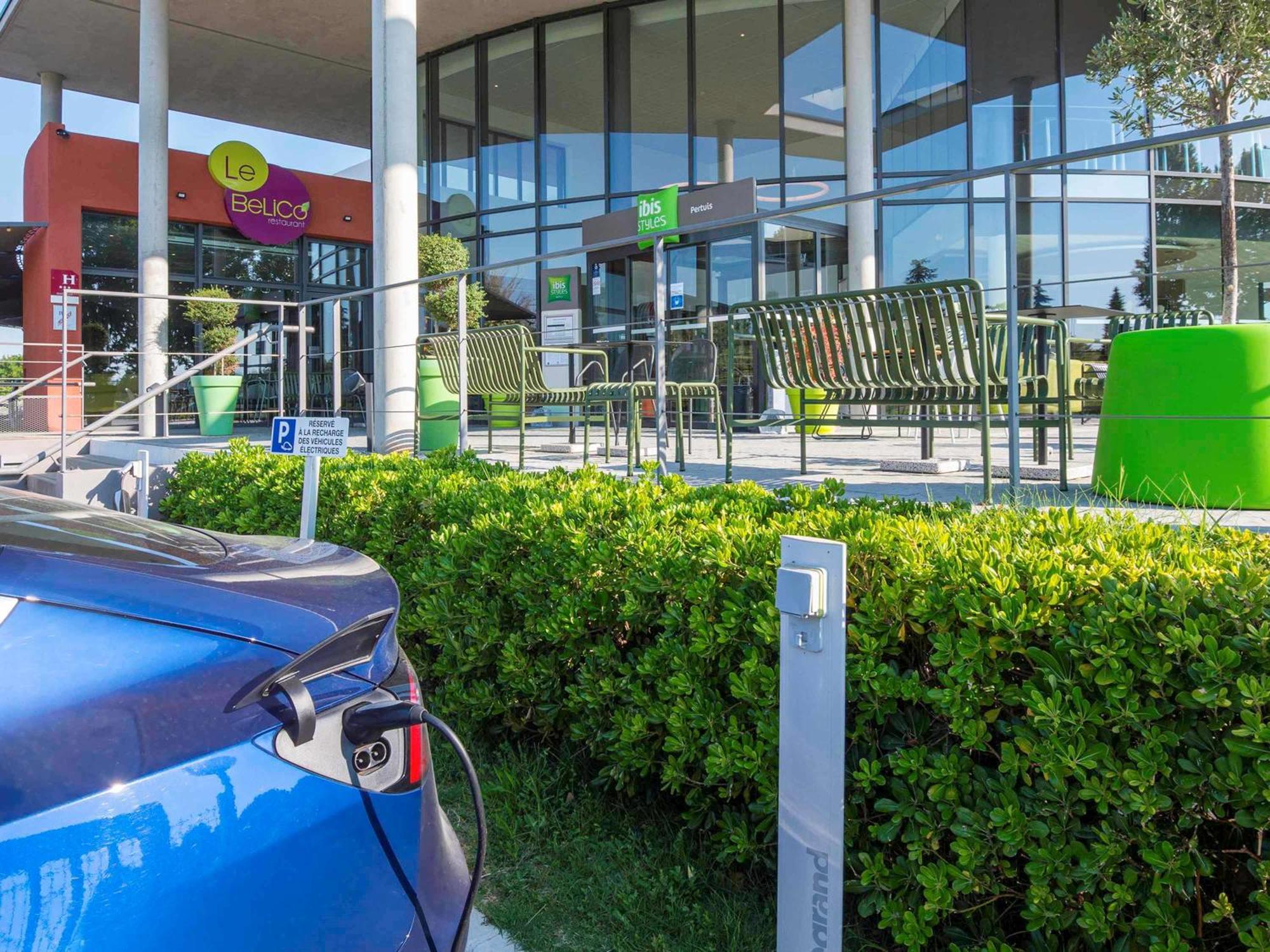 Ibis Styles Pertuis Portes Du Luberon Екстериор снимка