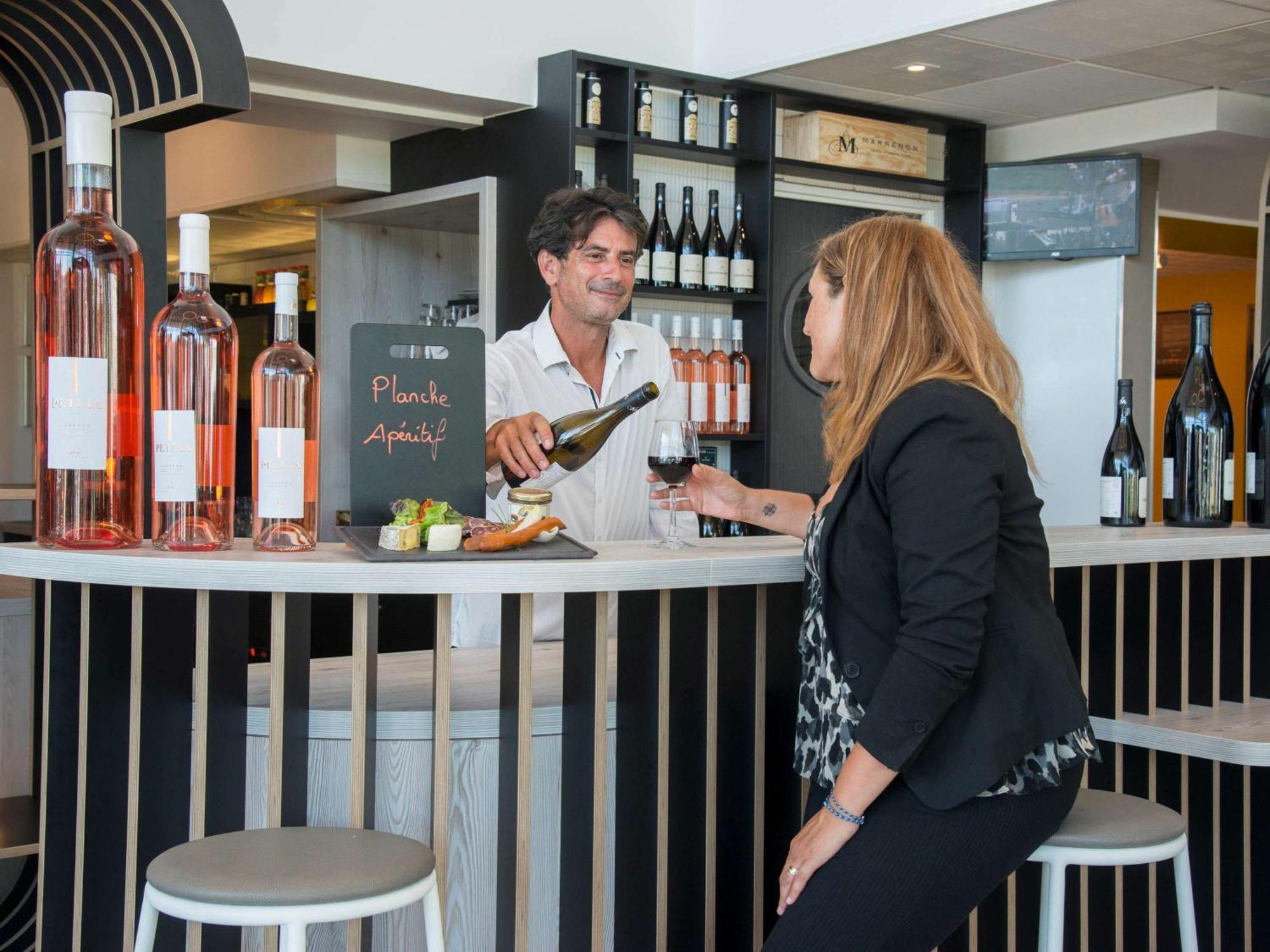 Ibis Styles Pertuis Portes Du Luberon Екстериор снимка