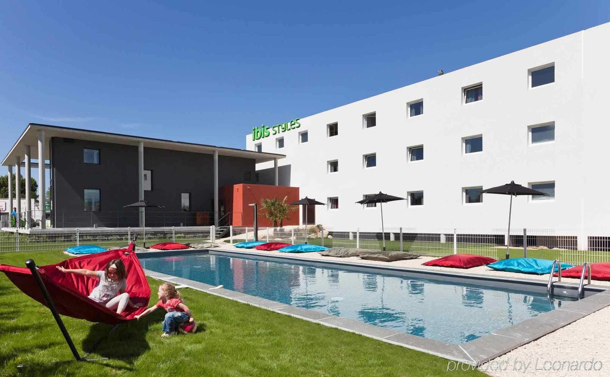 Ibis Styles Pertuis Portes Du Luberon Екстериор снимка